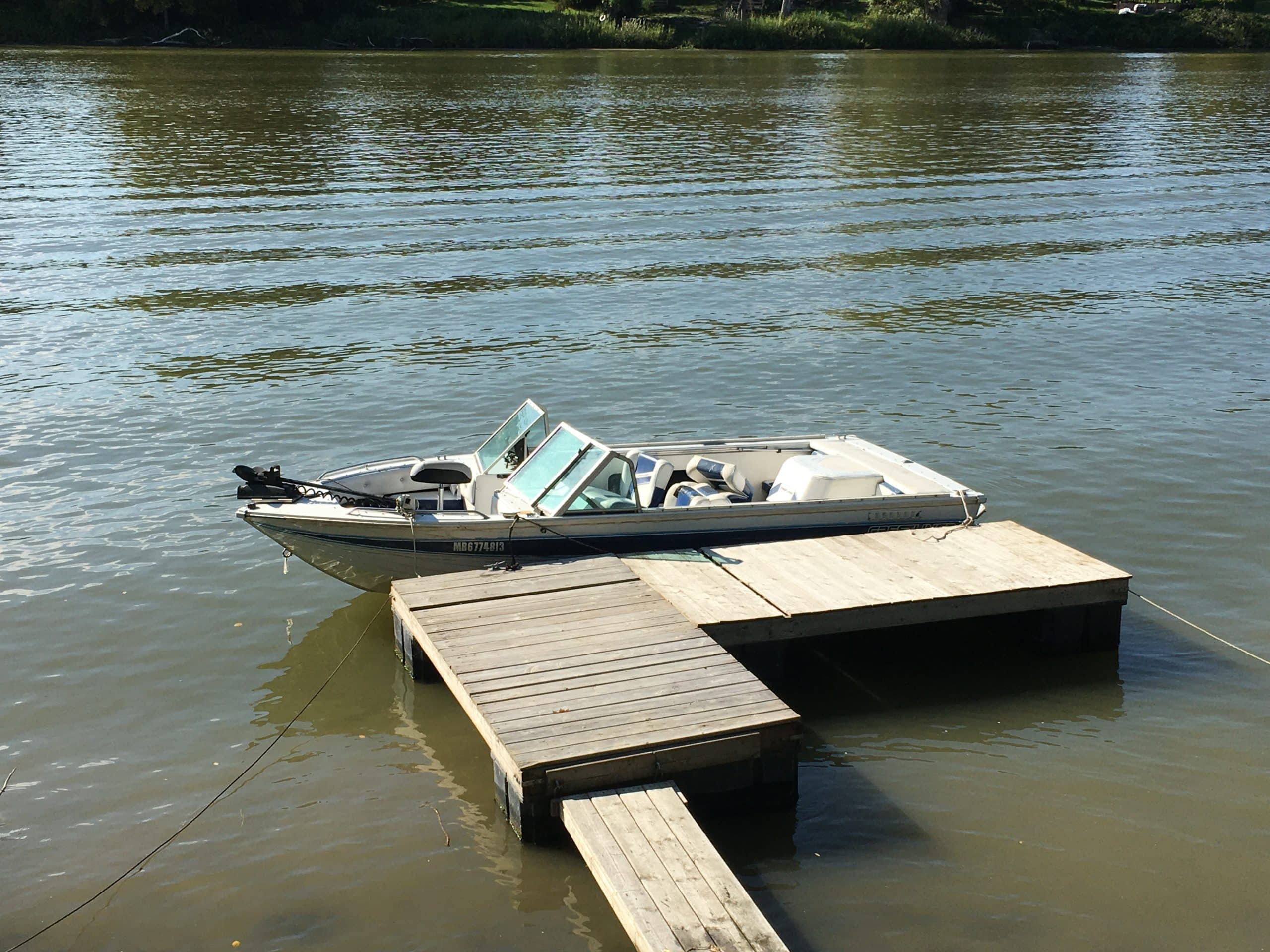 1992 crestliner phantom 17 ft fish/ski