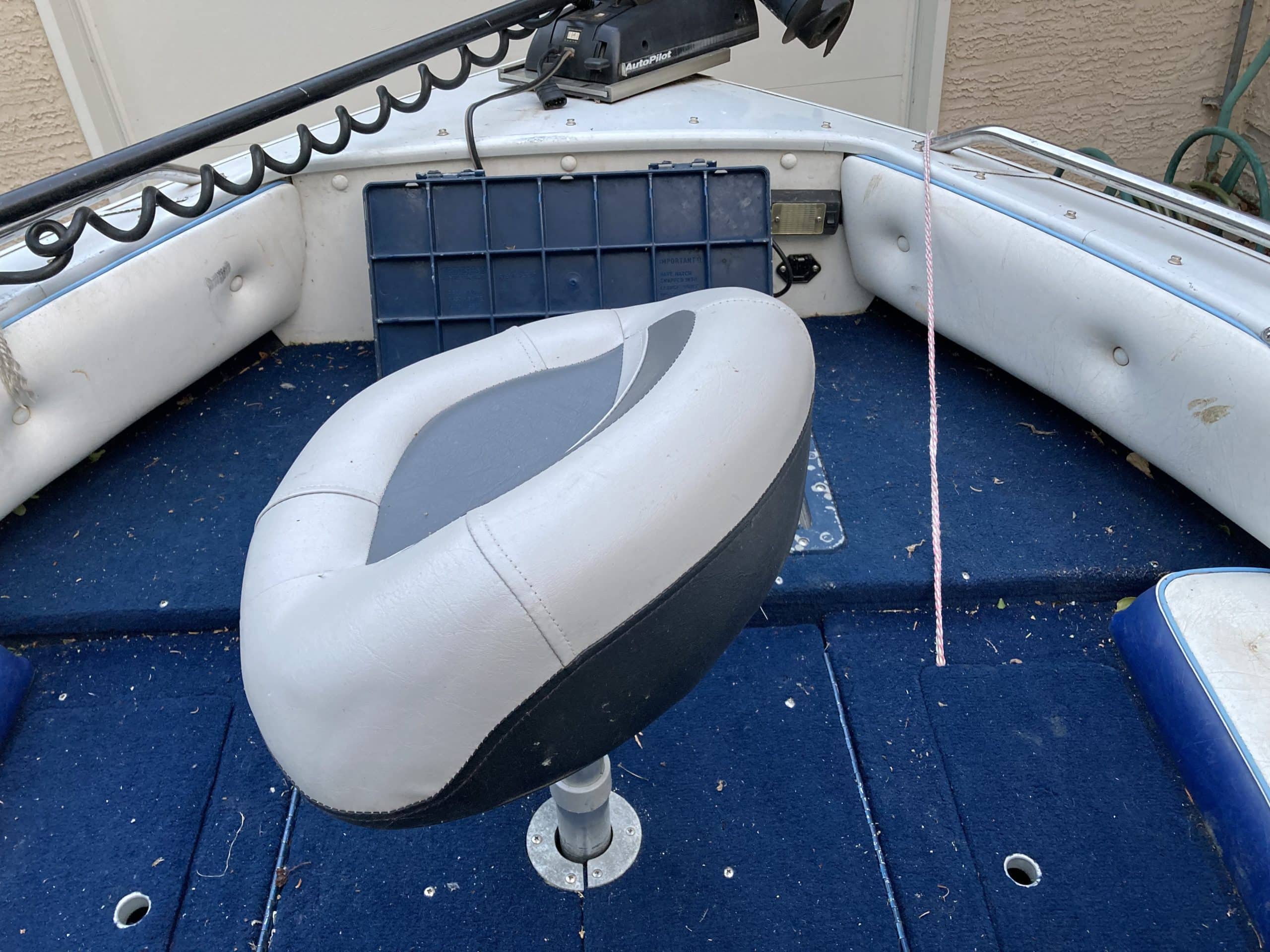 1992 crestliner phantom 17 ft fish/ski