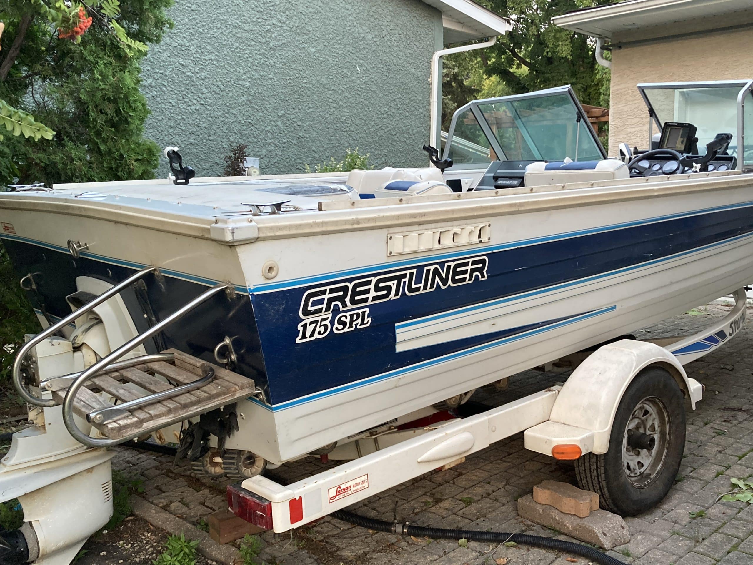 1992 crestliner phantom 17 ft fish/ski