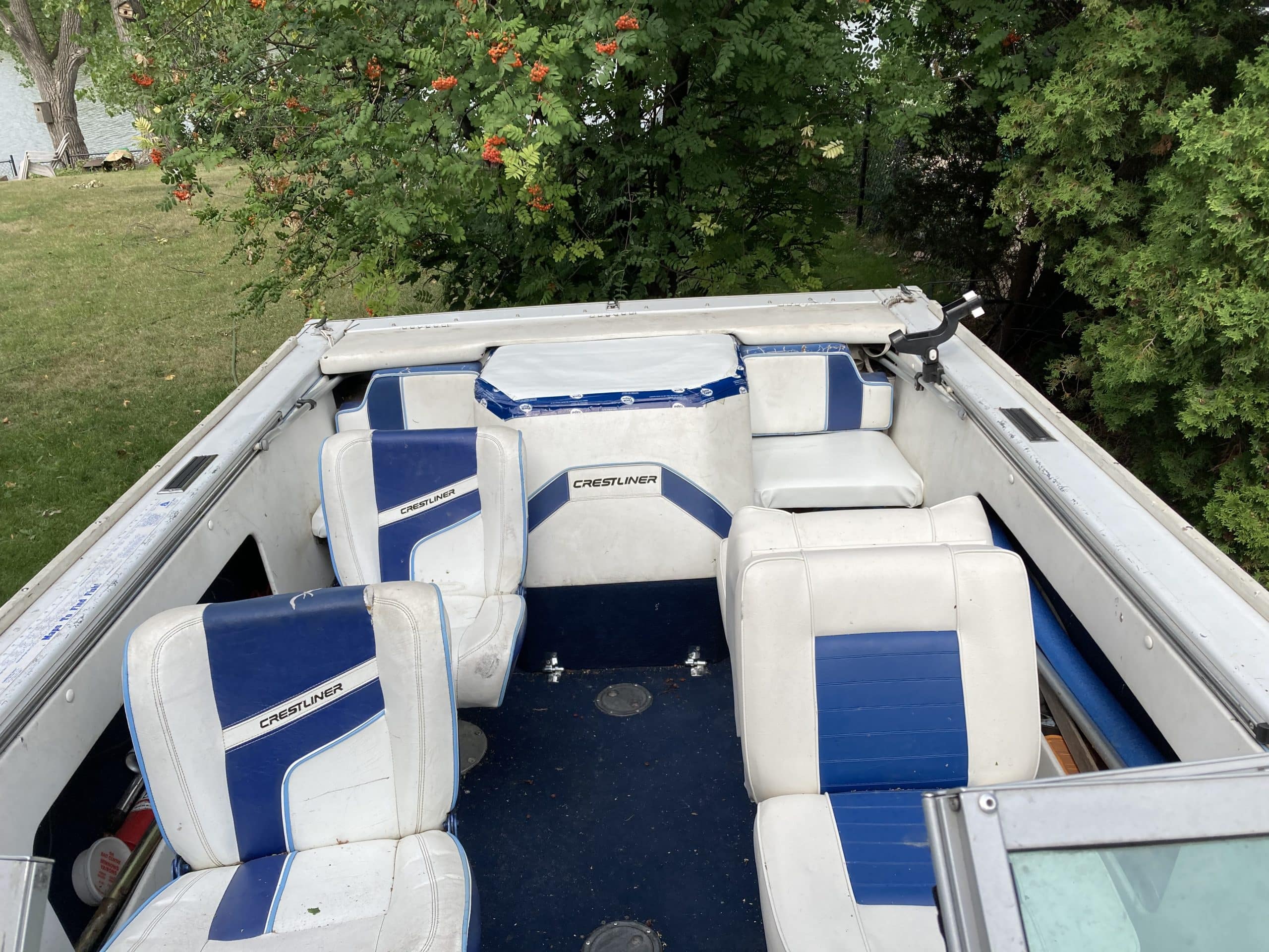 1992 crestliner phantom 17 ft fish/ski