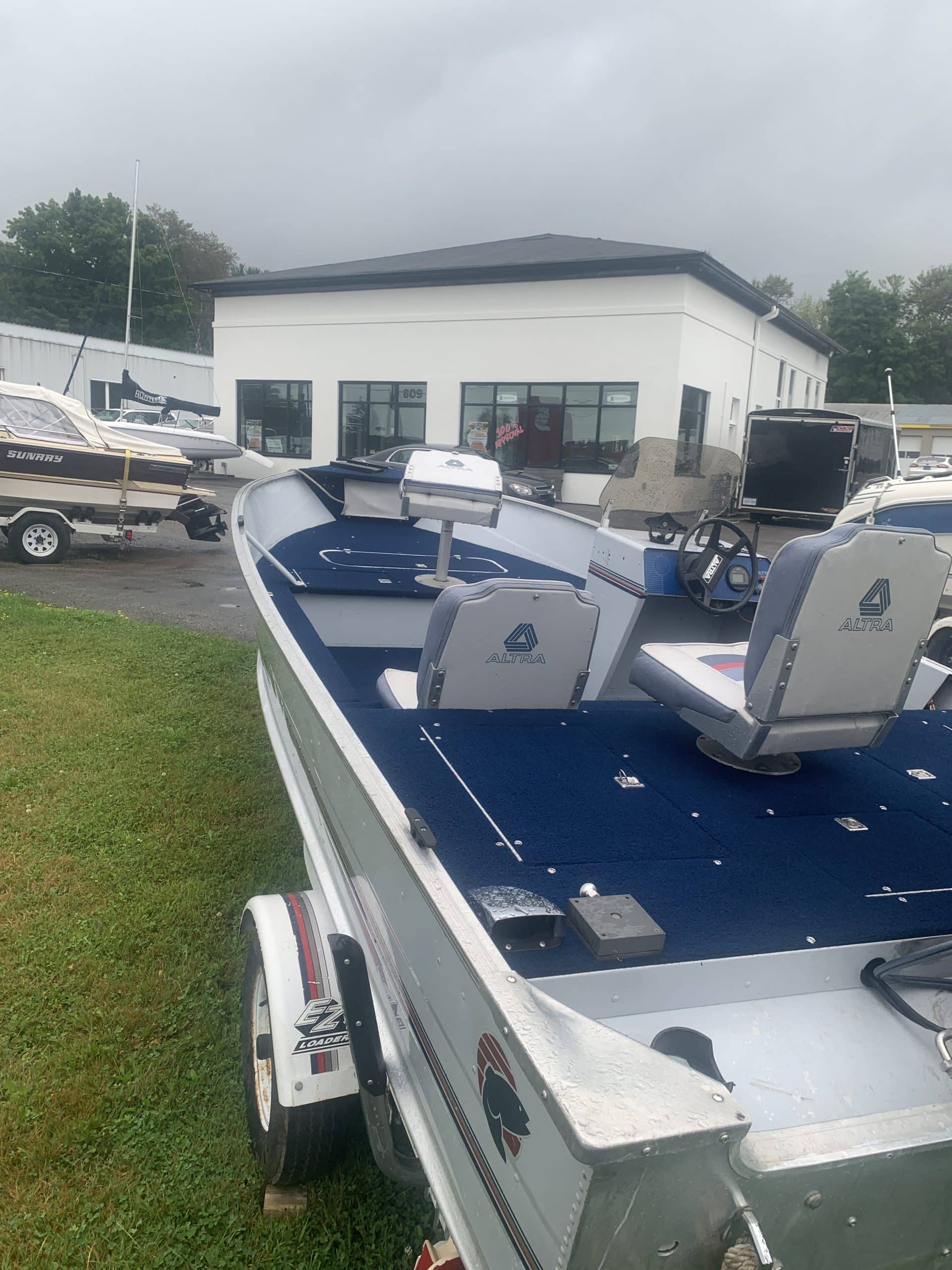 1989 17′ Springbok Pro Series170 Fish & Ski w80 Hp Yamaha 4 stroke & EZ loader trailer