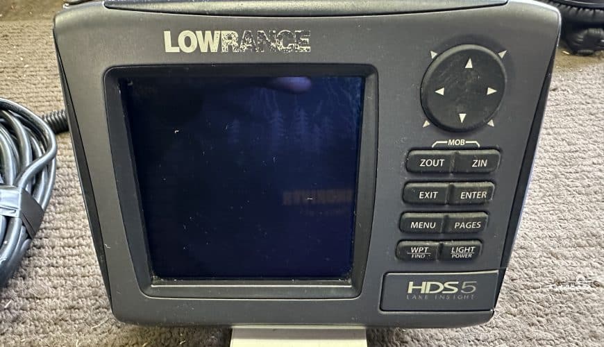 Lowrance HDS-5 fish finder