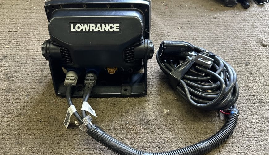 Lowrance HDS-5 fish finder